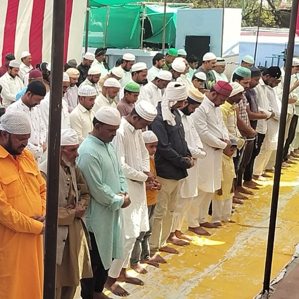 बांदा में अलविदा जुमा की नमाज शांतिपूर्ण संपन्न:मस्जिदों में उमड़ी भीड़, ईद की तैयारियां तेज