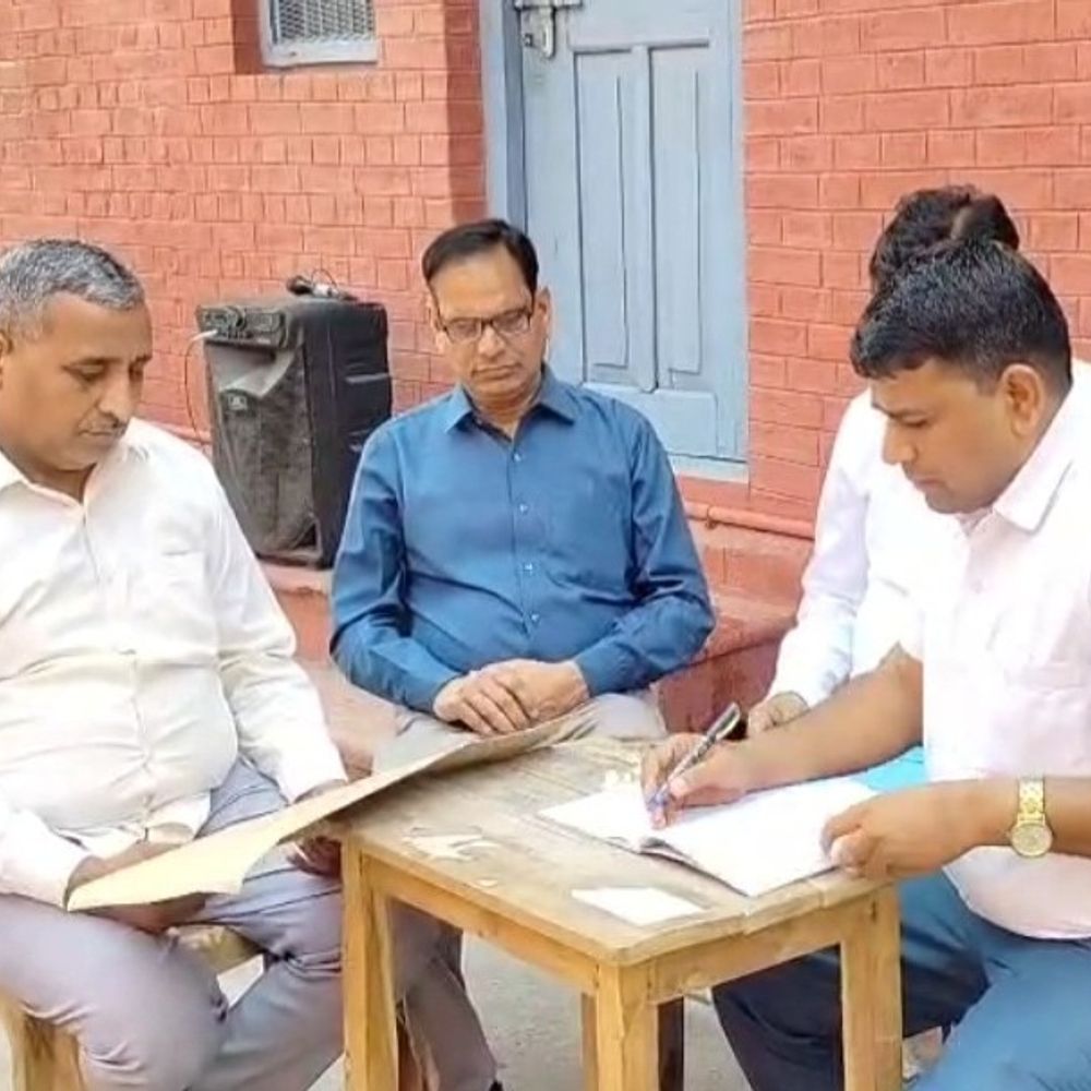 संभल में तीसरे दिन 15,764 कॉपियों का मूल्यांकन:600 अध्यापकों ने इंटर 7,552 और हाईस्कूल 8,212 की उत्तर पुस्तिकाएं जांचीं