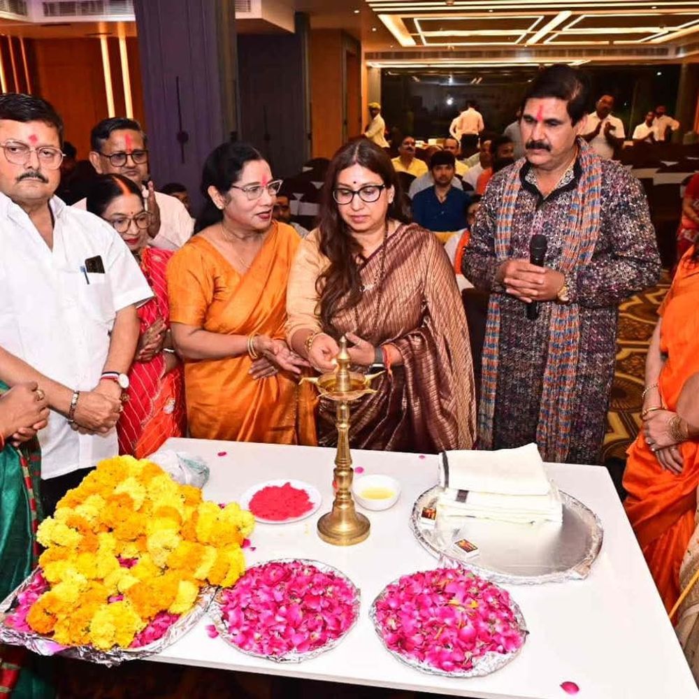 प्रयागराज में हिंदू नव वर्ष 2083 का आयोजन:अखिल भारतीय उद्योग व्यापार मंडल ने किया, पूर्व महापौर अभिलाषा गुप्ता मौजूद