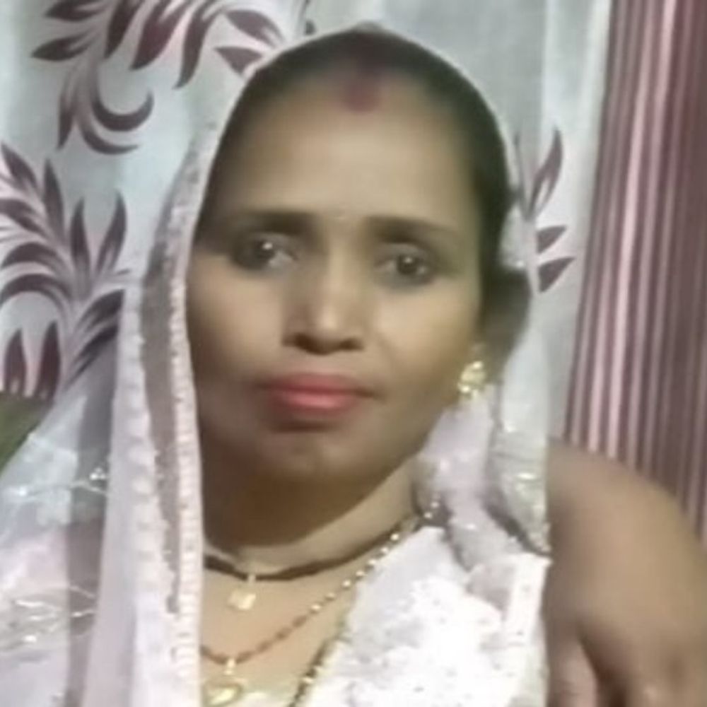 शाहजहांपुर में पिकअप की टक्कर से महिला की मौत:समूह लोन लेने जा रही थी, हादसे में बाइक सवार भतीजा घायल