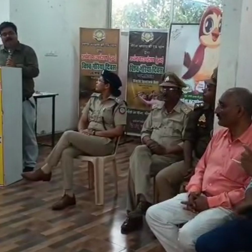 बच्चों ने गौरैया संरक्षण पर जागरूकता फैलाई:देवरिया की ब्लूमिंग रोज एकेडमी में ड्राइंग प्रतियोगिता, DFO ने की संरक्षण की अपील