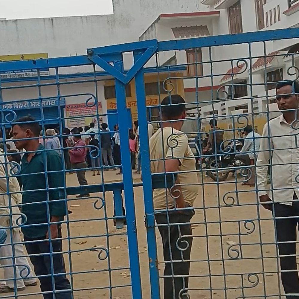 बस्ती में रसोई गैस संकट जारी, एजेंसियों पर लंबी लाइन:कई उपभोक्ता खाली हाथ लौटे