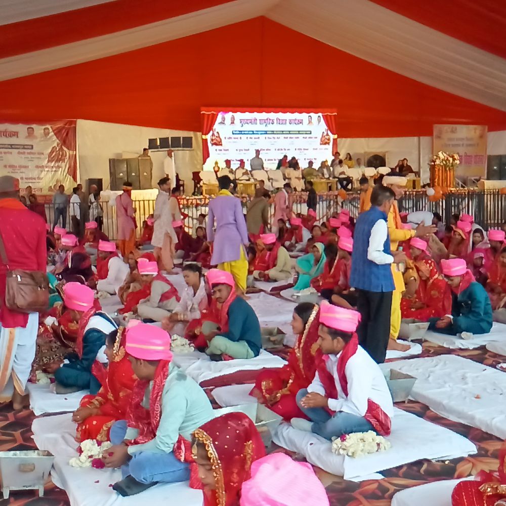 कानपुर में 154 जोड़ों ने लिए सात फेरे:CSA परिसर में बारिश के बीच हुआ सामूहिक विवाह, हर जोड़े पर 1 लाख रुपए खर्च