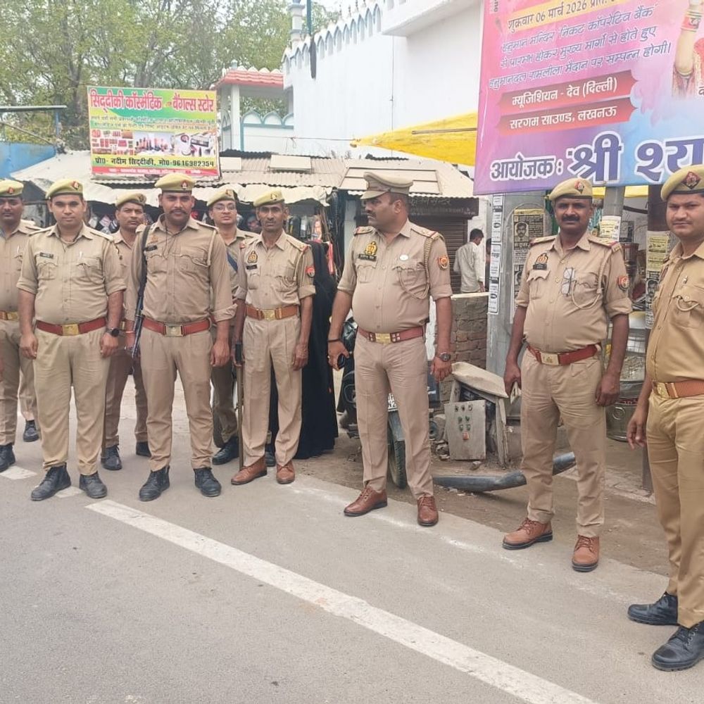 कड़ी सुरक्षा में अलविदा नमाज संपन्न:अमेठी में ड्रोन से निगरानी, पुलिस ने मिश्रित इलाकों में किया फ्लैग मार्च