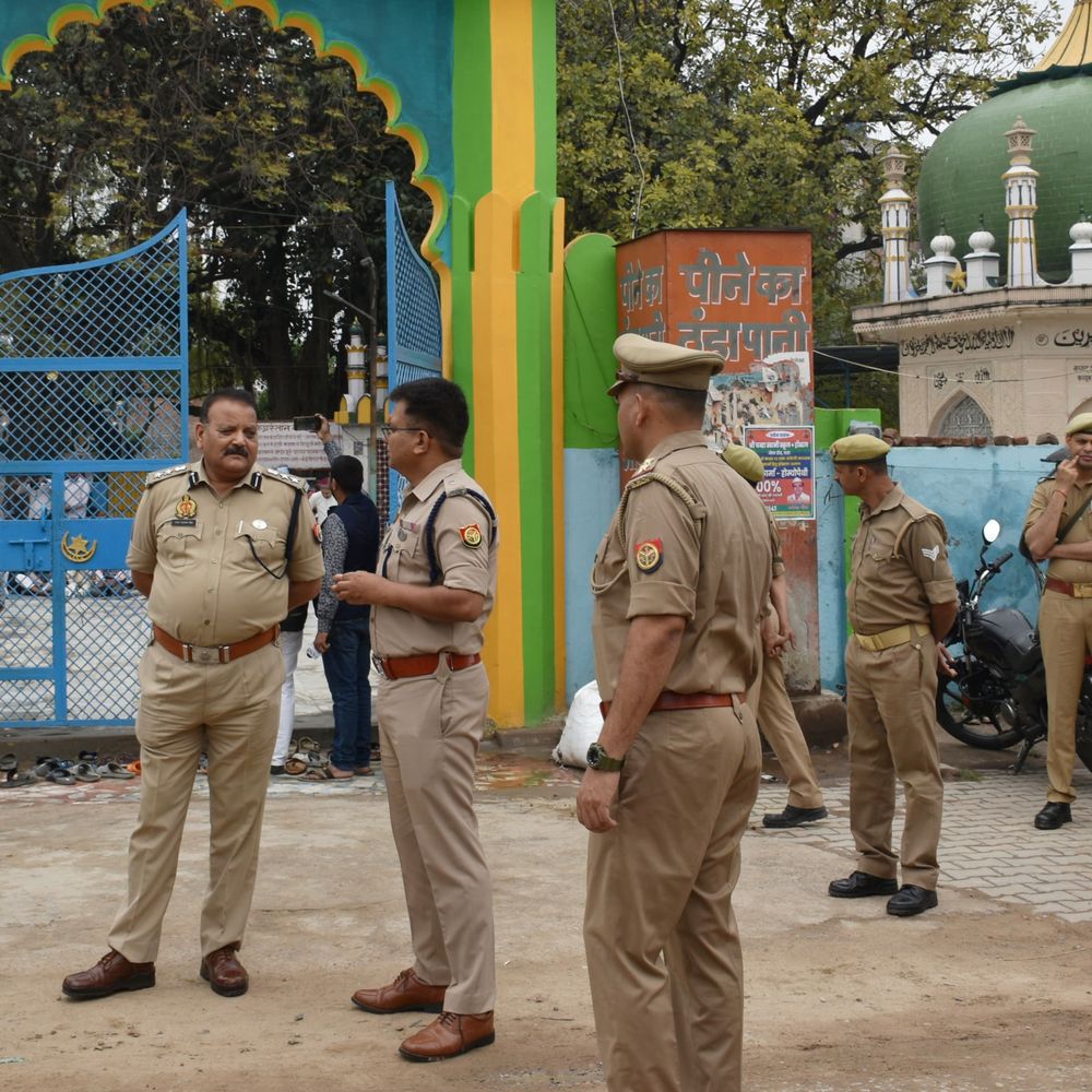 एटा में अलविदा जुमे की नमाज से पहले निरीक्षण:एसपी ने कहा- भ्रामक खबरें फैलाने वालों पर होगी सख्त कार्रवाई