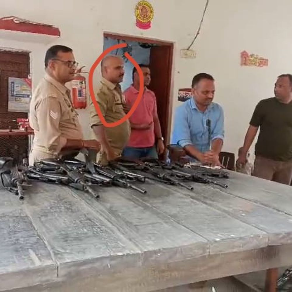 चंदौली में महिला पुलिसकर्मी से बदतमीजी:सिपाही के खिलाफ मुकदमा दर्ज, सीसीटीएनएस कक्ष में अभद्रता