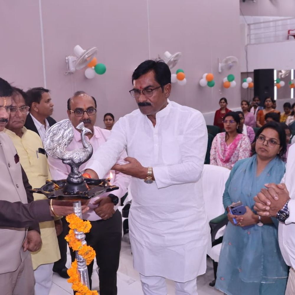 प्रदर्शनी में दिखाई गईं सरकार की उपलब्धियां:जिलाध्यक्ष बोले- पारदर्शिता के साथ पात्र व्यक्तियों तक पहुंच रहीं योजनाएं