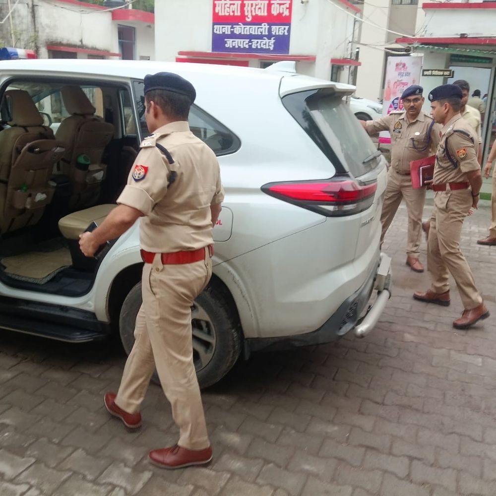 अचानक हरदाई पहुंचे आईजी किरण एस:9 वर्टिकल पायलट प्रोजेक्ट की प्रगति परखी, दो थानों का किया निरीक्षण