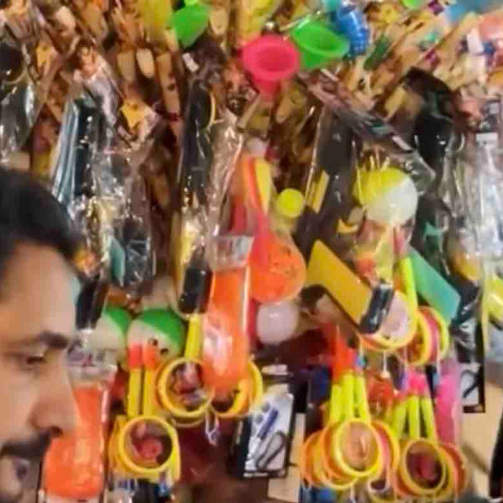 अलविदा जुमा पर मस्जिदों में हुई अमन-शांति की दुआ:चांद रात पर बाजारों में रही जबरदस्त भीड़, गोरखपुर में ईद की तैयारी पूरी