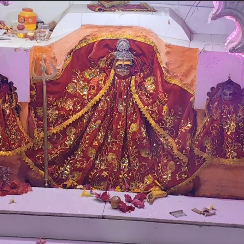 जालौन में नवरात्र के दूसरे दिन मां ब्रह्मचारिणी की पूजा:भक्तों ने विधि-विधान से की आराधना, सुख-समृद्धि की कामना