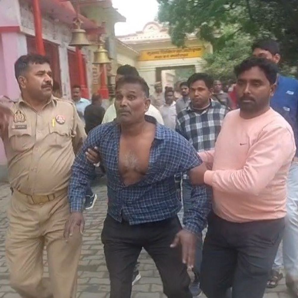 बदायूं में DCM की टक्कर से बाइक सवार की मौत:एलपीजी सिलेंडर लेने जा रहा था युवक, बेटे की मौत से सदमें आए पिता