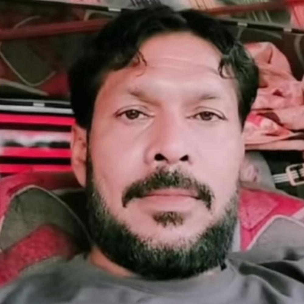 संभल सड़क हादसे में ट्रक ड्राइवर की मौत:दिल्ली में इलाज के दौरान गई जान, परिवार की ईद मातम में बदली