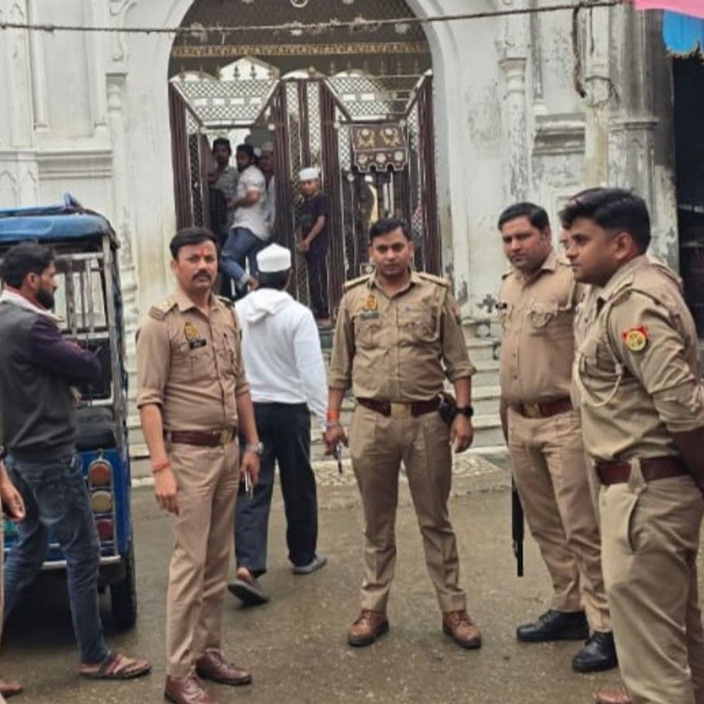 जुमा अलविदा पर मस्जिदों में उमड़ा अकीदतमंदों का सैलाब:हापुड़ में अमन चैन और खुशहाली के लिए मांगी दुआ