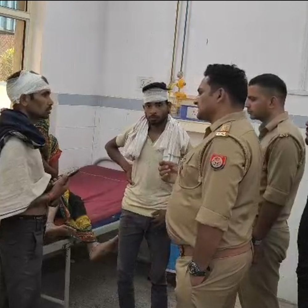 एटा में जमीनी विवाद में महिला समेत चार घायल:पांच नामजदों पर लाठी-डंडों से मारपीट और फायरिंग का आरोप, FIR दर्ज