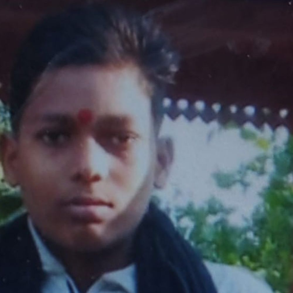 युवक का शव फांसी पर लटका मिला:जालौन में परिजनों ने हत्या की आशंका जताई, पुलिस जांच में जुटी