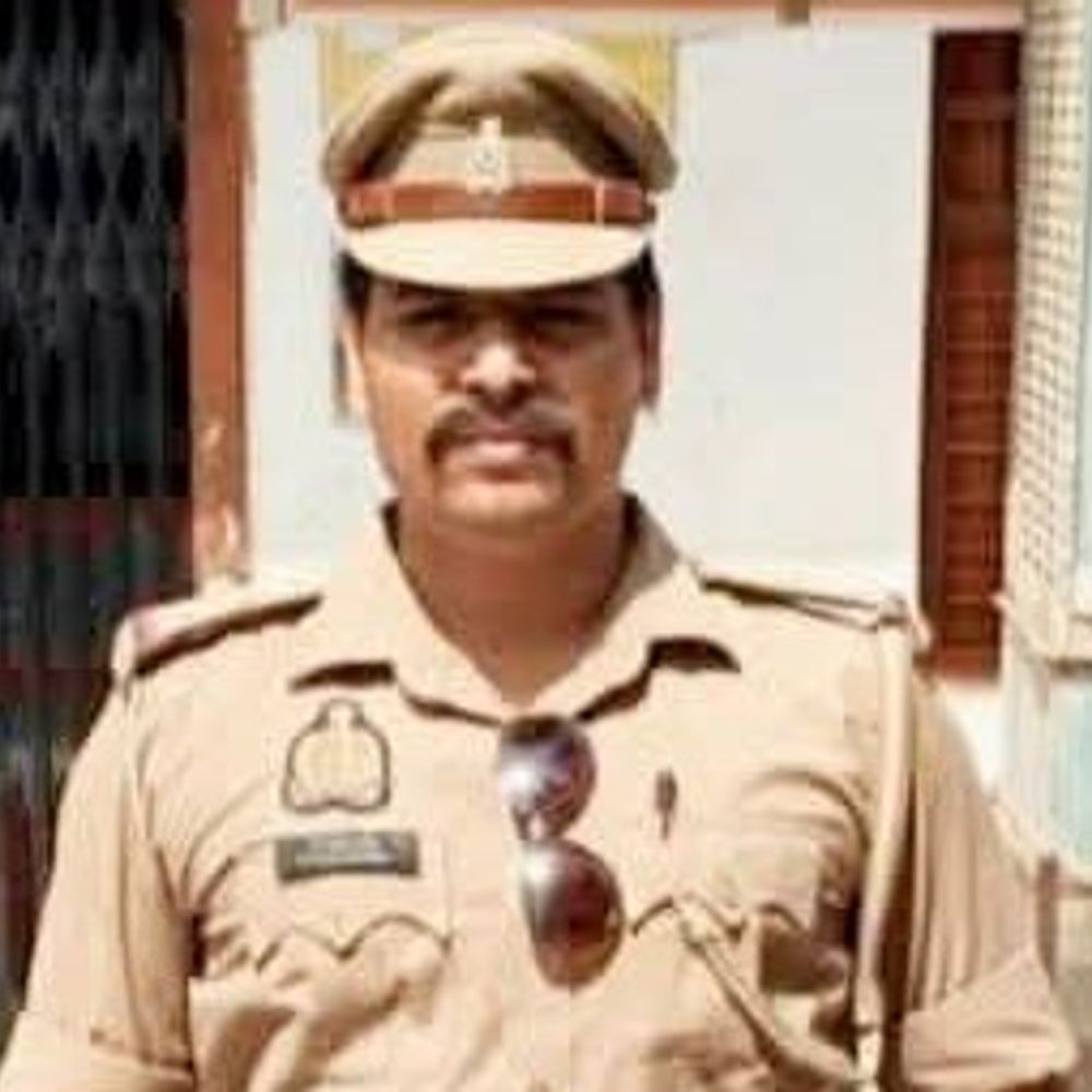 फतेहपुर में दरोगा प्रज्ज्वल उपाध्याय सस्पेंड, ट्रैक्टर बदलने का आरोप:एसपी अभिमन्यु मांगलिक ने की कार्रवाई, भ्रष्टाचार पर सख्त संदेश