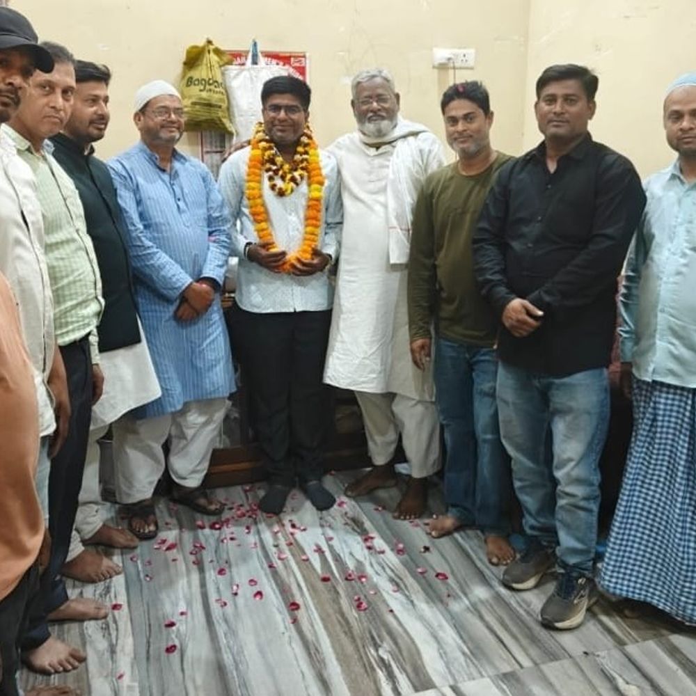 दिलीप मिश्रा अखिल भारतीय किसान कांग्रेस समन्वयक नियुक्त:भदोही कांग्रेस कार्यालय में कार्यकर्ताओं ने किया स्वागत