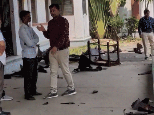 वाराणसी के यूपी कालेज के अंदर छात्र को गोली मारी:आरोपी कूड़े के ढेर में पिस्टल फेंककर भागा, 5 थानों की पुलिस फोर्स मौके पर