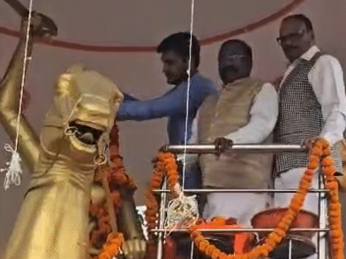 'अंवती बाई लोधी की जीवनी सबको पढ़नी चाहिए':डिप्टी सीएम ने लखनऊ में दी श्रद्धांजलि, बारिश के बीच भाजपा ने मनाया बलिदान दिवस