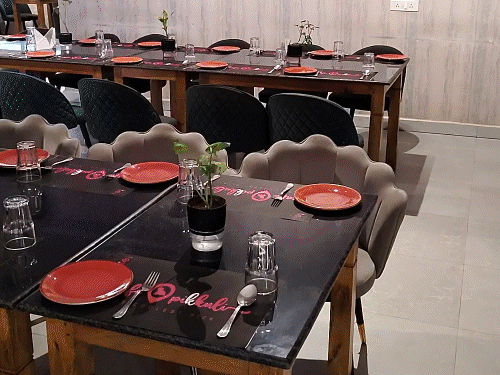 गैस क्राइसिस: होटल-रेस्टोरेंट का मेन्यू बदला, रेट बढ़े:5 रुपए वाली कट चाय 10 की, खाने की थाली महंगी; पनाश में मटन बंद किया गया