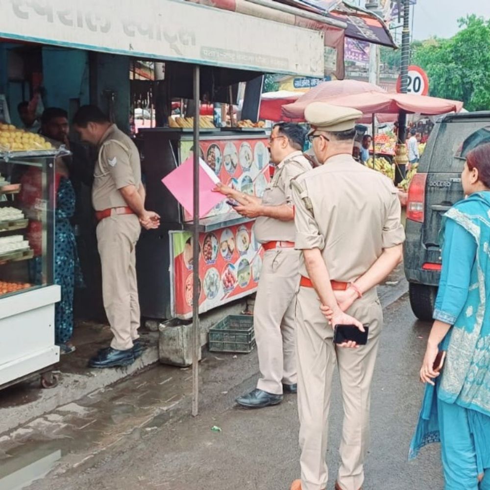 बागपत में बाल श्रम, भिक्षावृत्ति के खिलाफ अभियान:पुलिस ने लोगों को जागरूक किया, कानूनों की जानकारी दी