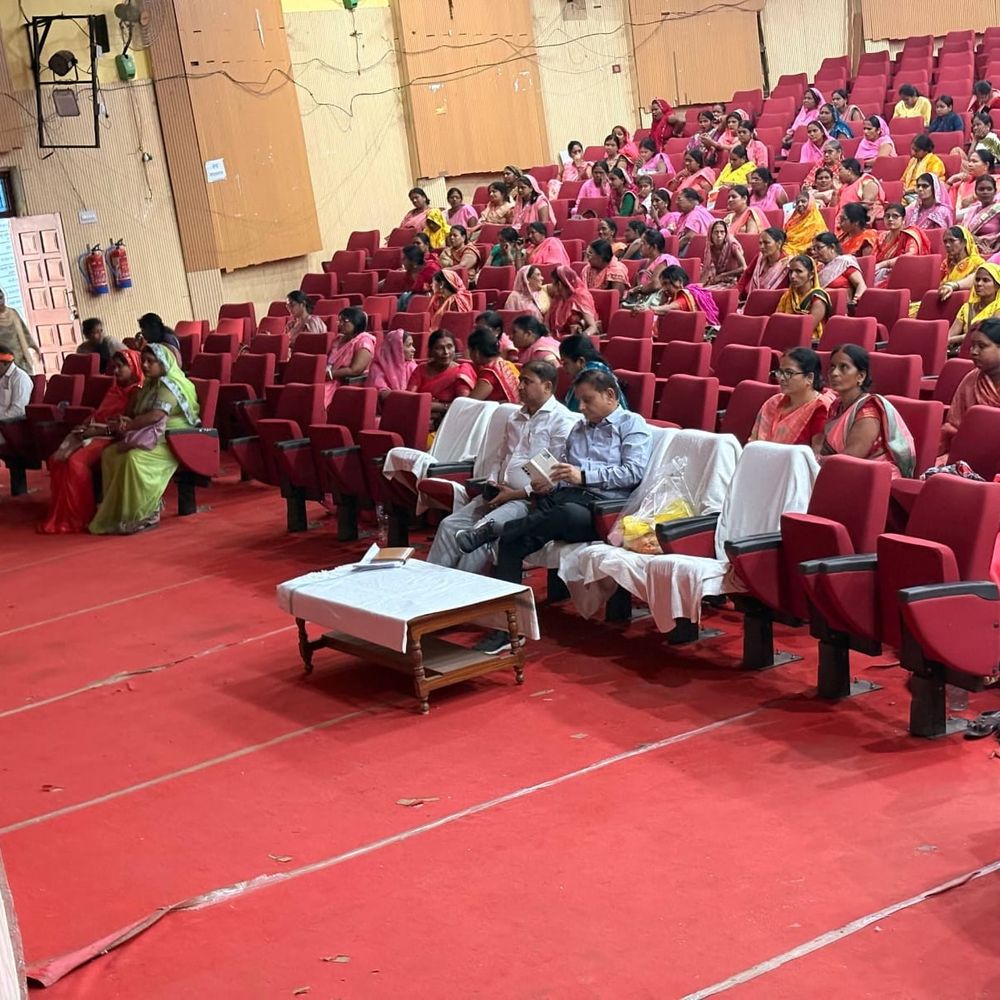 बलिया में 'नव निर्माण के नौ वर्ष' कार्यक्रम:आईसीडीएस सहित विभिन्न योजनाओं की उपलब्धियां प्रस्तुत