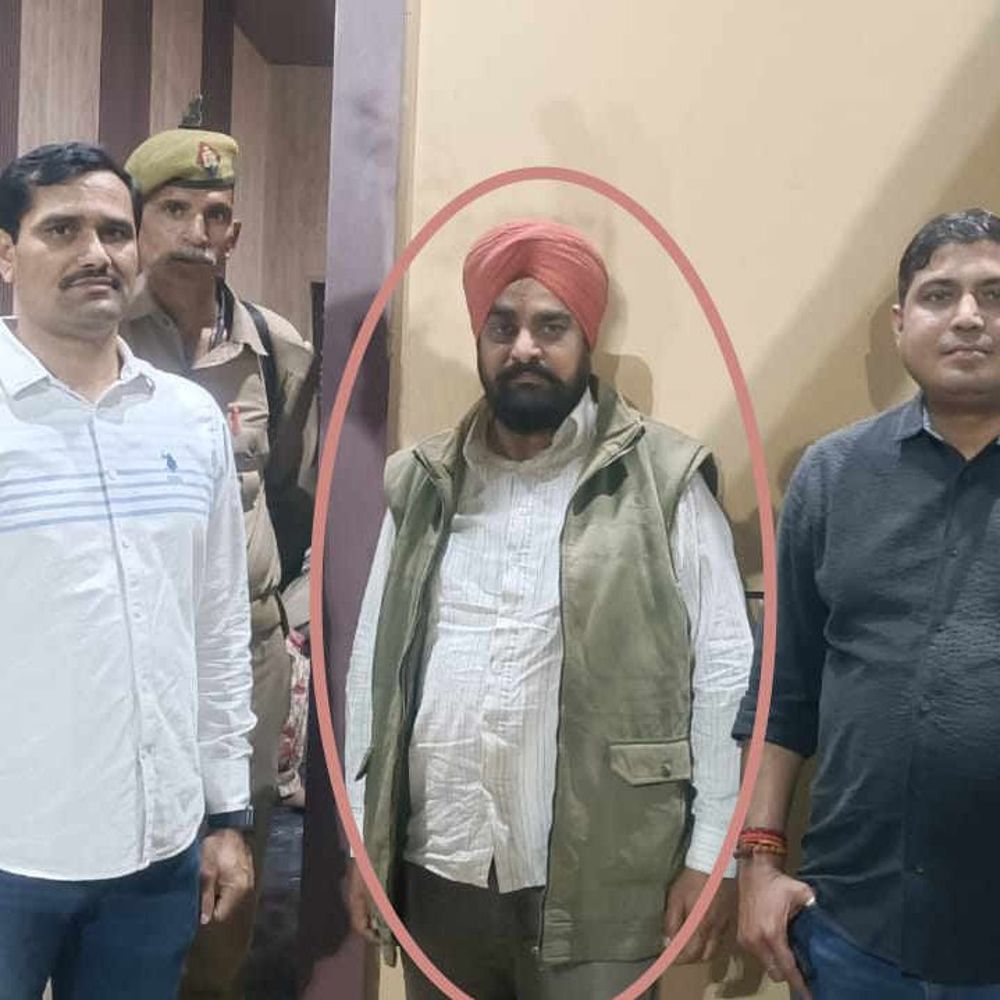 मथुरा में 15 हजार का इनामी गिरफ्तार:1 लाख से अधिक की नकदी बरामद, चेकिंग के दौरान पकड़ा गया