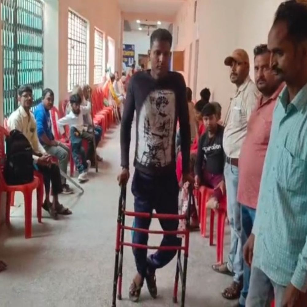 सुल्तानपुर में दिव्यांगजनों के लिए मुफ्त कैंप शुरू:नगर पालिका अध्यक्ष ने किया शुभारंभ, 3 दिवसीय शिविर में बांटे जाएंगे कृत्रिम अंग और उपकरण