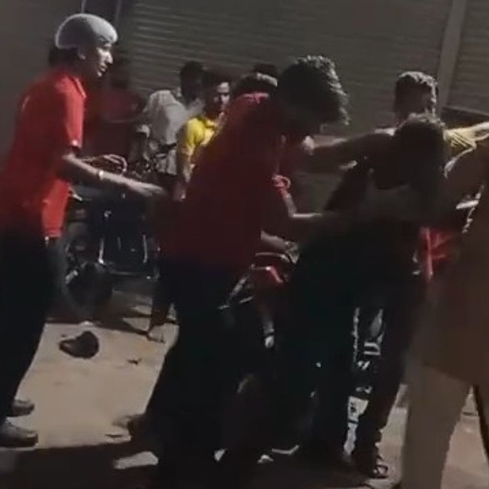 मथुरा में रेस्टोरेंट मालिक से मारपीट:वजह का नहीं चल पाया पता, VIDEO से आरोपियों की तलाश