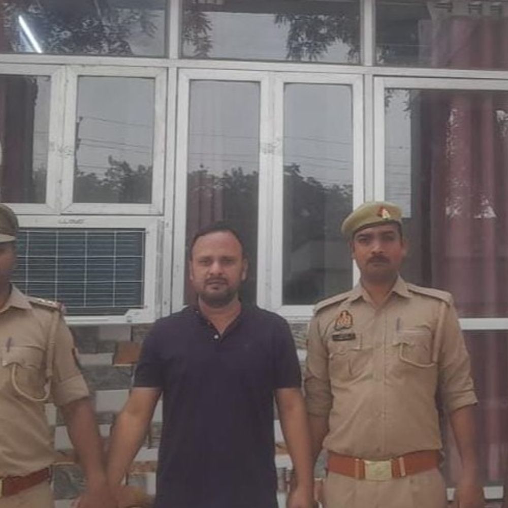 आजमगढ़ में अस्पताल में मारपीट करने वाला गिरफ्तार:19 मार्च को वायरल हुआ था सीसीटीवी फुटेज, FIR दर्ज