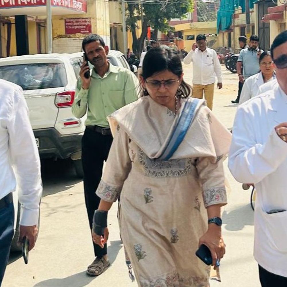 जिला प्रशासन की टीम ने किया अस्पतालों का आकस्मिक निरीक्षण:एसआरएन, बेली, कॉल्विन और डफरिन की व्यवस्थाएं जांची