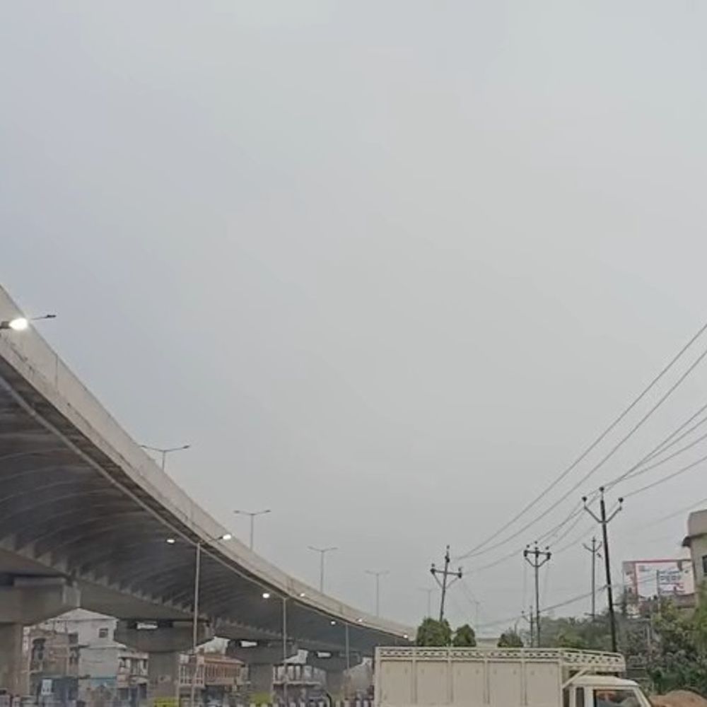 गोपालगंज में सुबह से छाए घने काले बादल:हल्की बूंदाबांदी से नमाजियों की परेशानी बढ़ी, पछुआ हवा से गेहूं की फसल प्रभावित