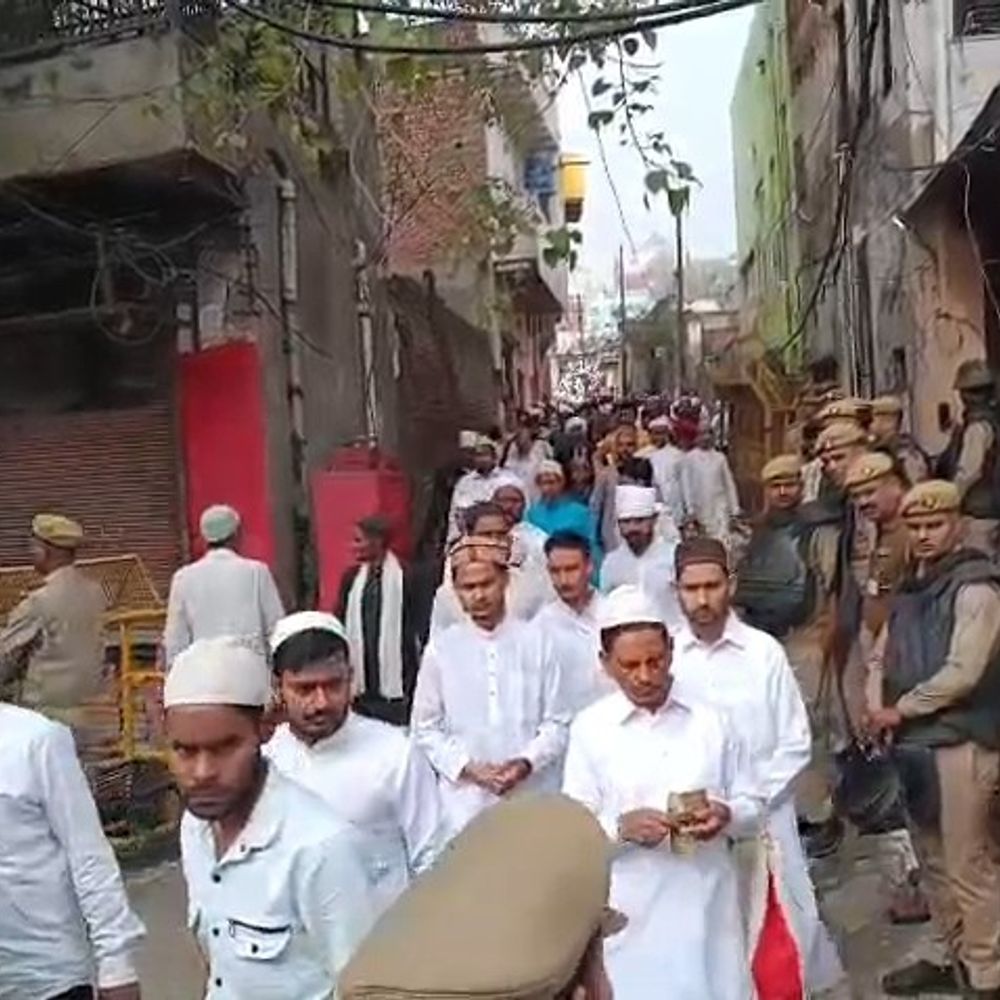 मथुरा में ईद उल फितर का पर्व:शांतिपूर्ण नमाज अदा कर देश में अमन-चैन की दुआ मांगी