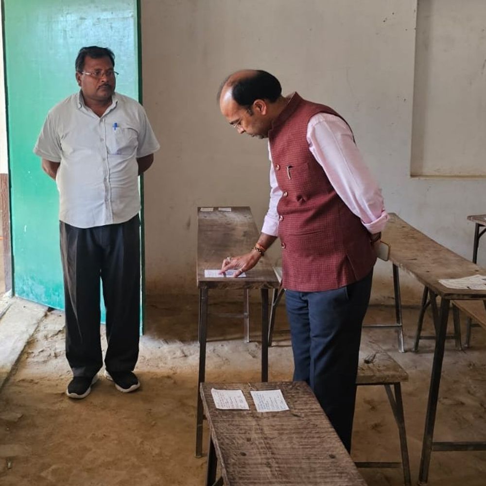 वाराणसी के 29 केंद्रों पर होगी APO की परीक्षा:जनपद में 13105 परीक्षार्थी होंगे शामिल, आइरिस स्क्रीनिंग के बाद ही मिलेगी एंट्री