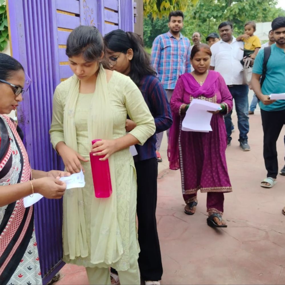 वाराणसी के 29 केंद्रों पर APO की परीक्षा आज:हर केंद्र पर मौजूद रहेंगे सेक्टर मजिस्ट्रेट, 182 पदों पर भर्ती के लिए UPPSC करा रहा एग्जाम