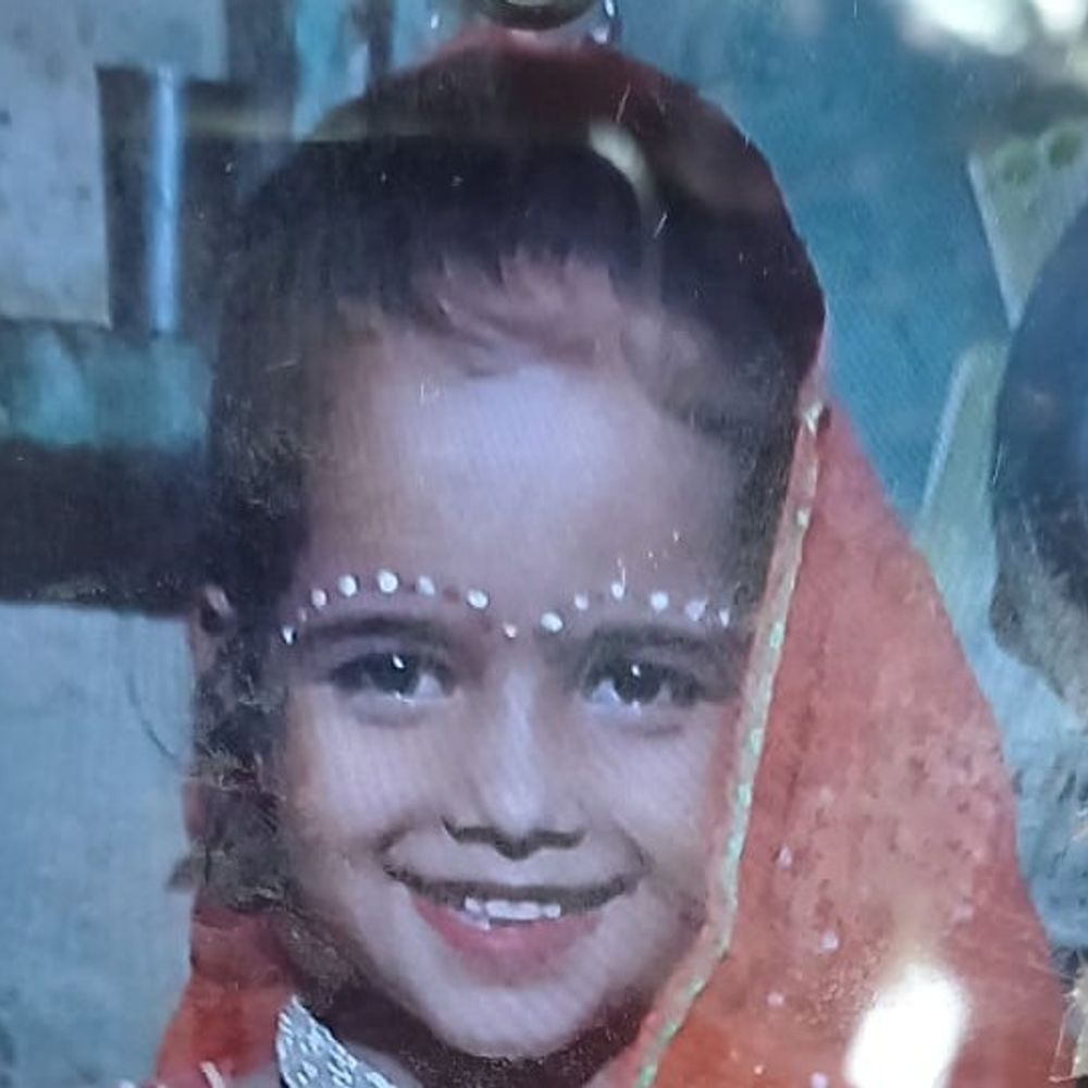 फिरोजाबाद में ऑटो पलटा, 7 साल की बच्ची की मौत:ऑटो में 7 लोग बैठे थे, रास्ते में अचानक अनियंत्रित हुआ वाहन, 4 लोग घायल