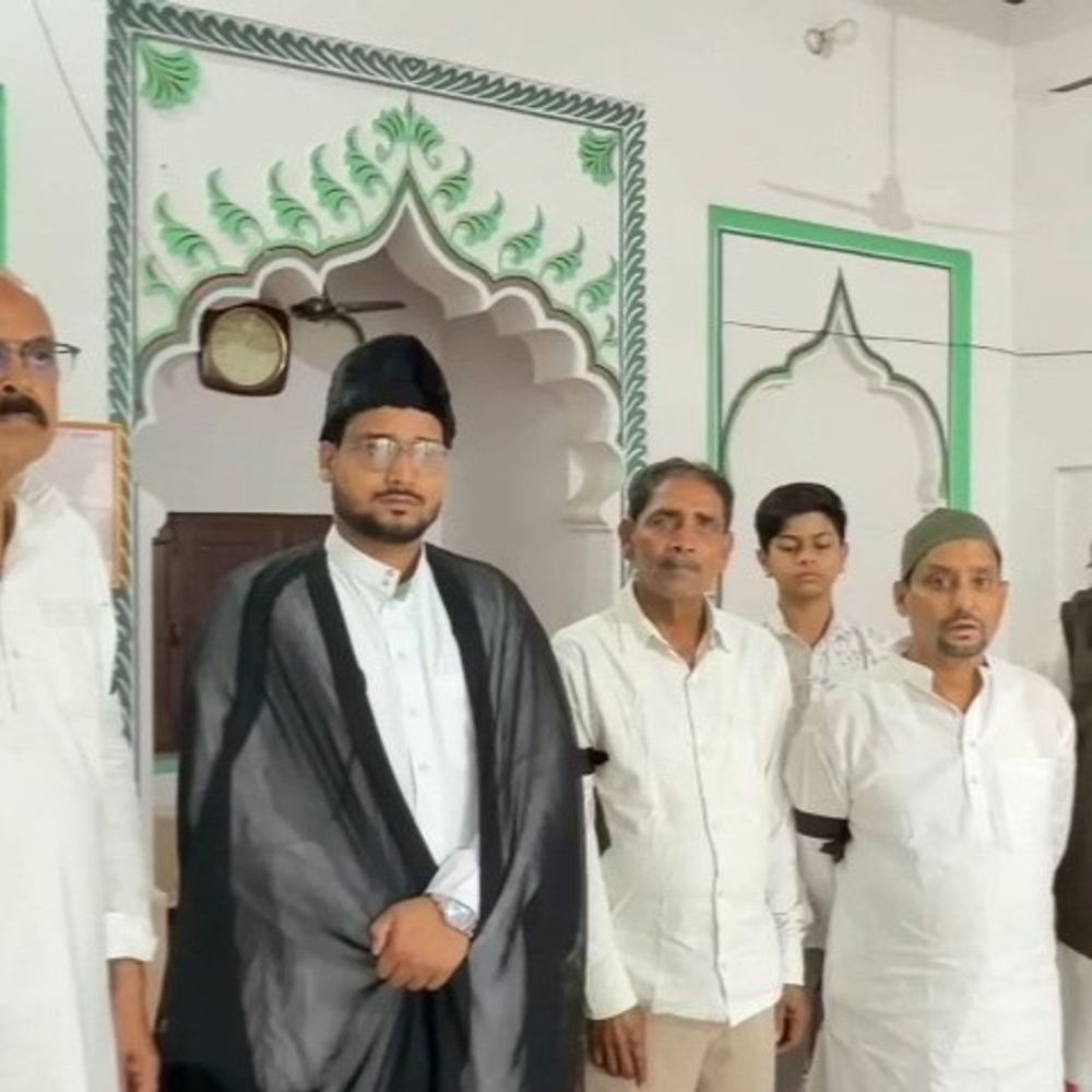 शिया समुदाय ने काली पट्टी बांधकर पढ़ी ईद नमाज:कुशीनगर में ईरान से जुड़े घटनाक्रम पर जताया शोक और विरोध