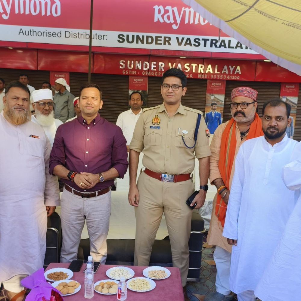 भदोही में ईद-उल-फितर की नमाज अदा:अमन-चैन की दुआएं मांगी गईं, लोगों ने दी मुबारकबाद