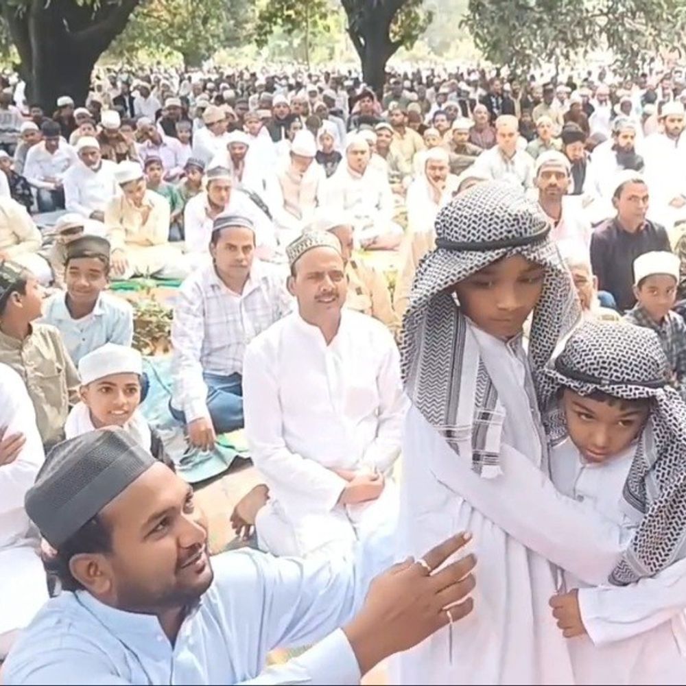 संभल में कड़ी सुरक्षा के बीच ईद:संभल में 872 स्थलों पर ईद की नमाज, लाखों लोगों ने मांगी अमन-चैन की दुआ