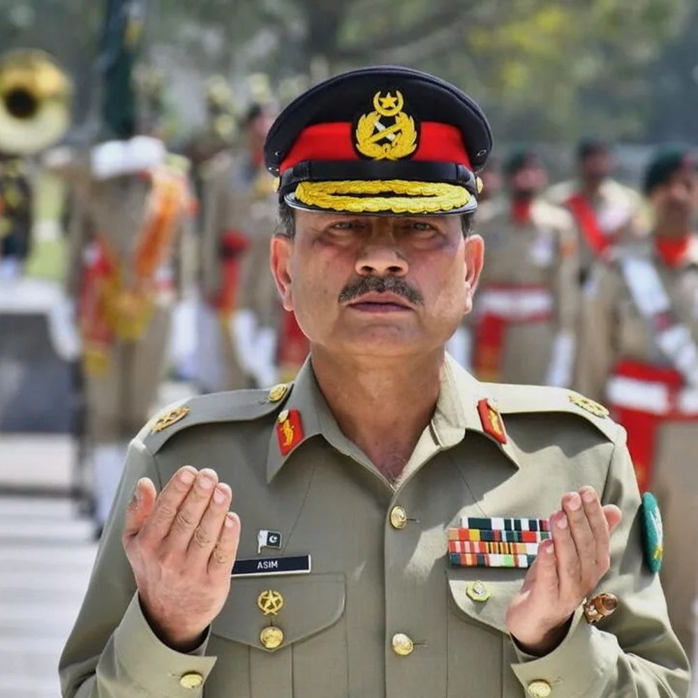 आसिम मुनीर की शिया धर्मगुरुओं को धमकी:PAK आर्मी चीफ बोले– ईरान से मोहब्बत है तो वहीं चले जाओ, शिया इफ्तार पार्टी में दिया बयान