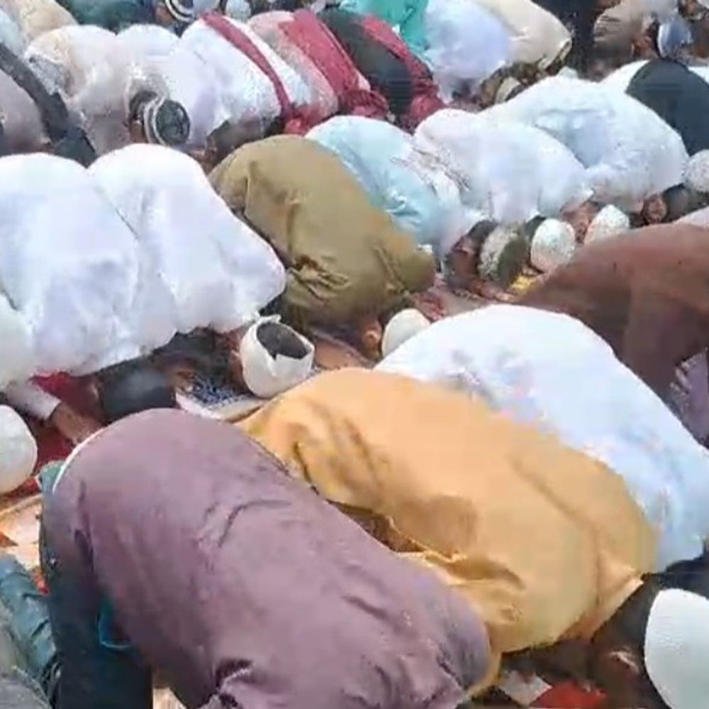 बदायूं में मना ईद-उल-फितर का पर्व:उत्साह और भाईचारे का दिया गया पैगाम, देश में अमन-चैन की दुआ, देखें 5 तस्वीरें