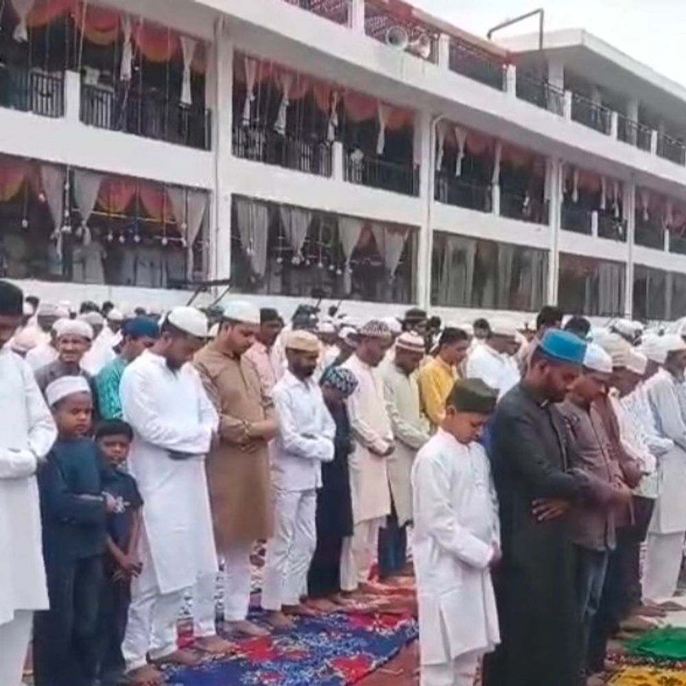 अमेठी में ईद की नमाज शांतिपूर्ण ढंग से संपन्न:मस्जिदों-ईदगाहों पर पढ़ी नमाज, देश में अमन-चैन की दुआ मांगी गई