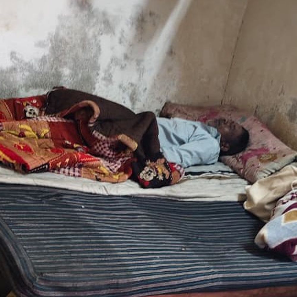 जालौन में मजदूर की संदिग्ध मौत:परिजनों का हंगामा, कमरे में बिस्तर पर मिला शव, जांच में जुटी पुलिस