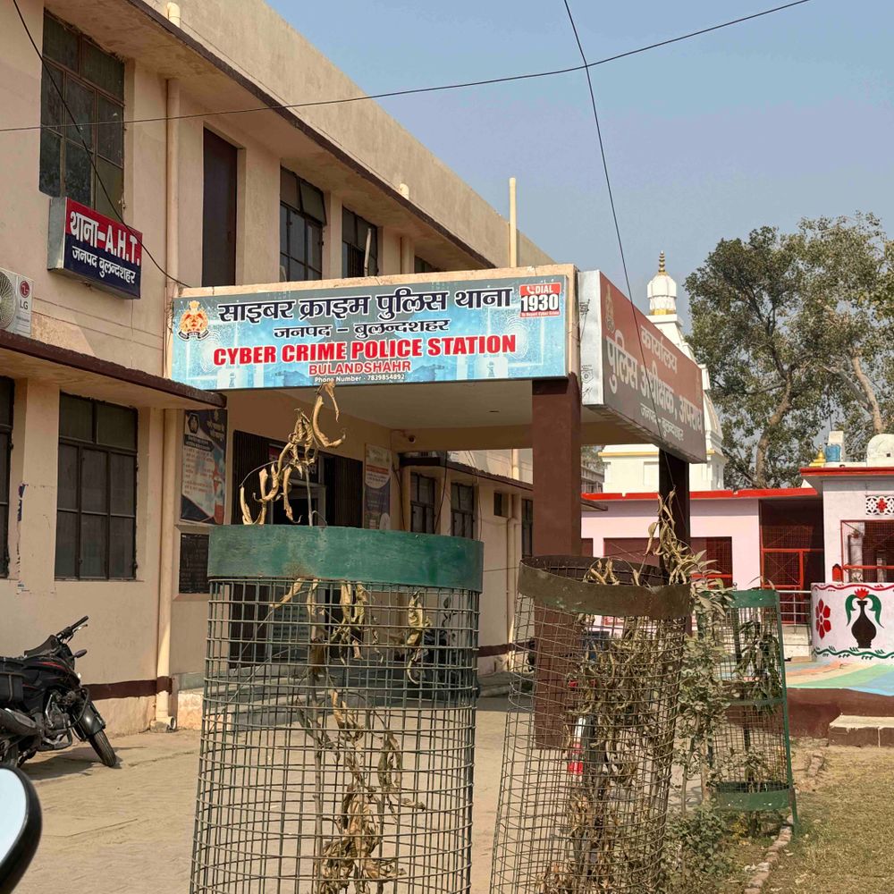 पुलिस इंस्पेक्टर के क्रेडिट कार्ड से ठगी:बुलंदशहर में आरोपी ने मोबाइल लिंक कर की ऑनलाइन शॉपिंग, मुकदमा दर्ज