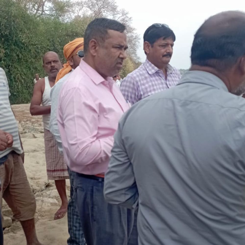 चौबेपुर में गंगा कटाव कार्य पर ग्रामीणों का हंगामा:अधिकारियों ने विधायक के हस्तक्षेप के बाद जल निकासी, रास्ते का विवाद सुलझाया