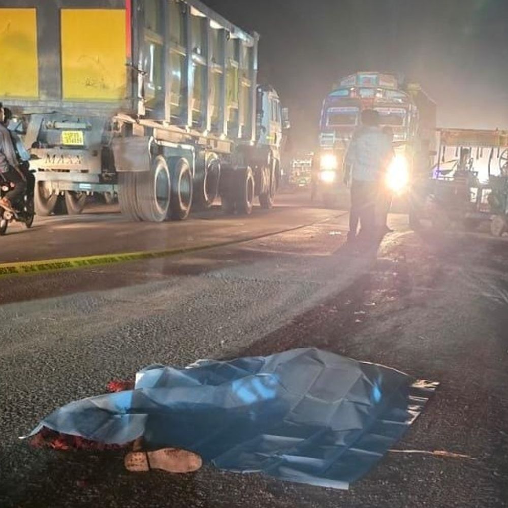 हमीरपुर में ट्रक ने दुकानदार को कुचला, मौत:जूस की दुकान चलाते समय हाईवे पर रौंदा, चालक हिरासत में