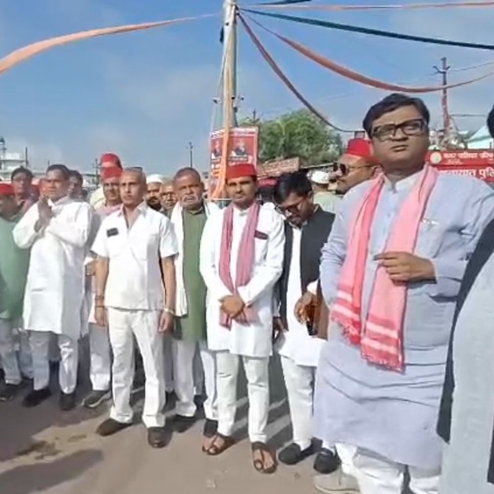 बांदा में ईद-उल-फितर की नमाज:हजारों लोगों ने मुल्क की सलामती और अमन-चैन की दुआ मांगी