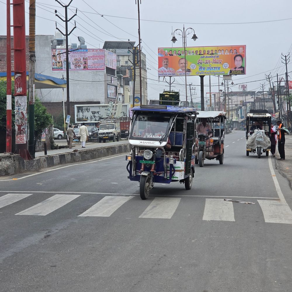 संभल में बारिश से मौसम बदला, गेंहू की फसल गिरी:AQI 80, तापमान 8-10 डिग्री गिरा, गेहूं की फसल को भारी नुकसान
