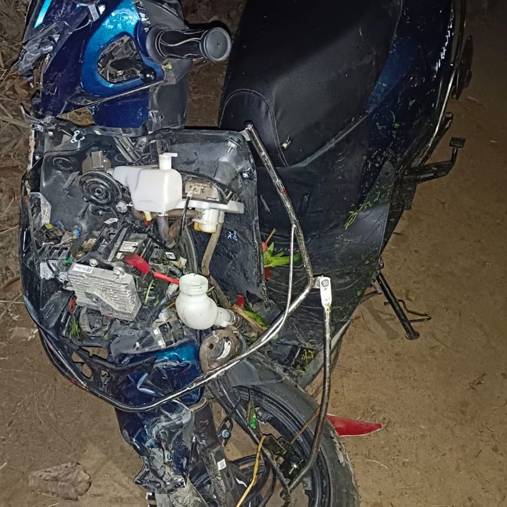 रायबरेली में भीषण सड़क हादसे में दो युवकों की मौत:डलमऊ मार्ग पर बाइक-स्कूटी की आमने-सामने की टक्कर, इलाज के दौरान तोड़ा दम