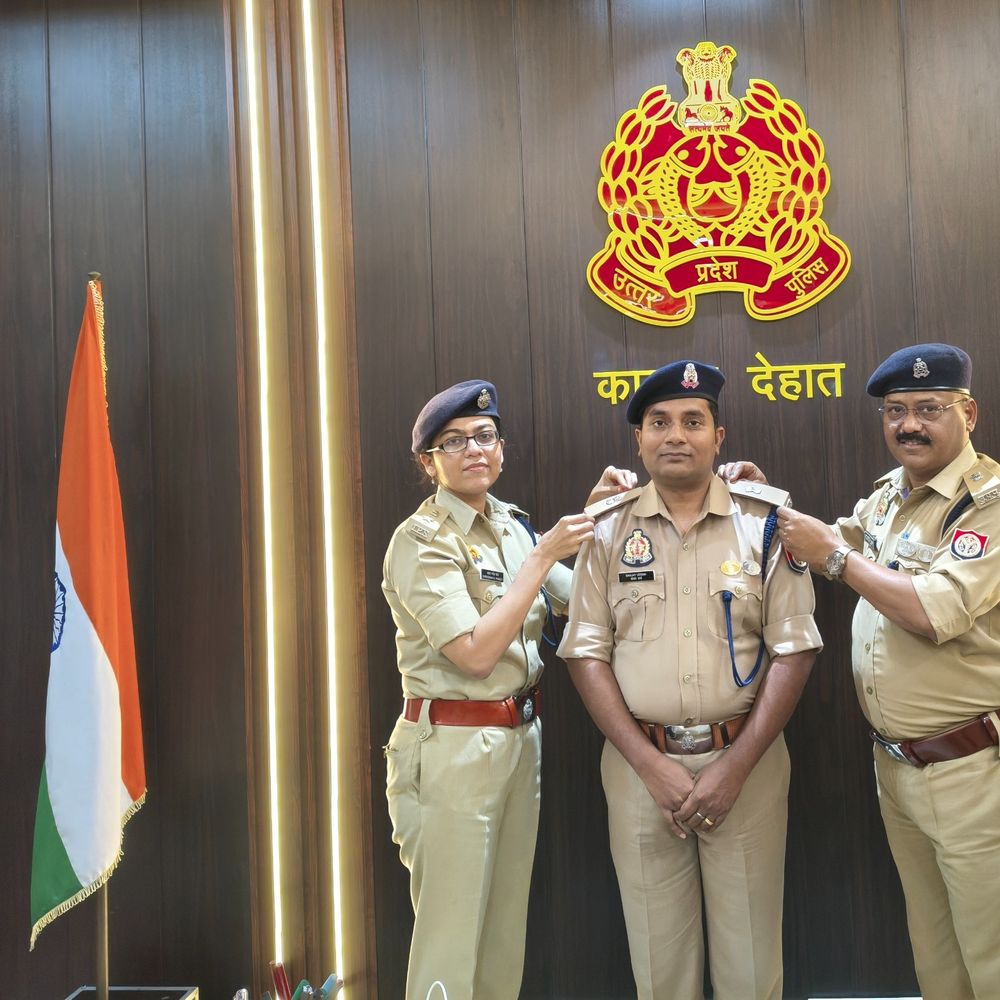 सीओ संजय वर्मा बने अपर पुलिस अधीक्षक:कानपुर देहात पुलिस कार्यालय में पिपिंग सेरेमनी, एसपी ने लगाए नवीन रैंक